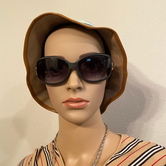 Gucci sunglass